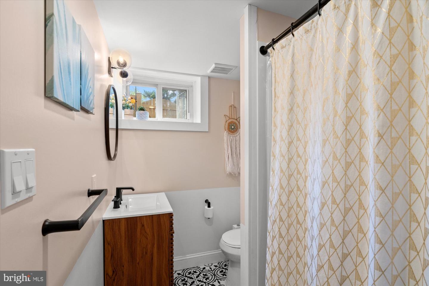 1705 N CLIFF ST, ALEXANDRIA, Virginia 22301, 2 Bedrooms Bedrooms, ,2 BathroomsBathrooms,Residential,For sale,1705 N CLIFF ST,VAAX2044920 MLS # VAAX2044920