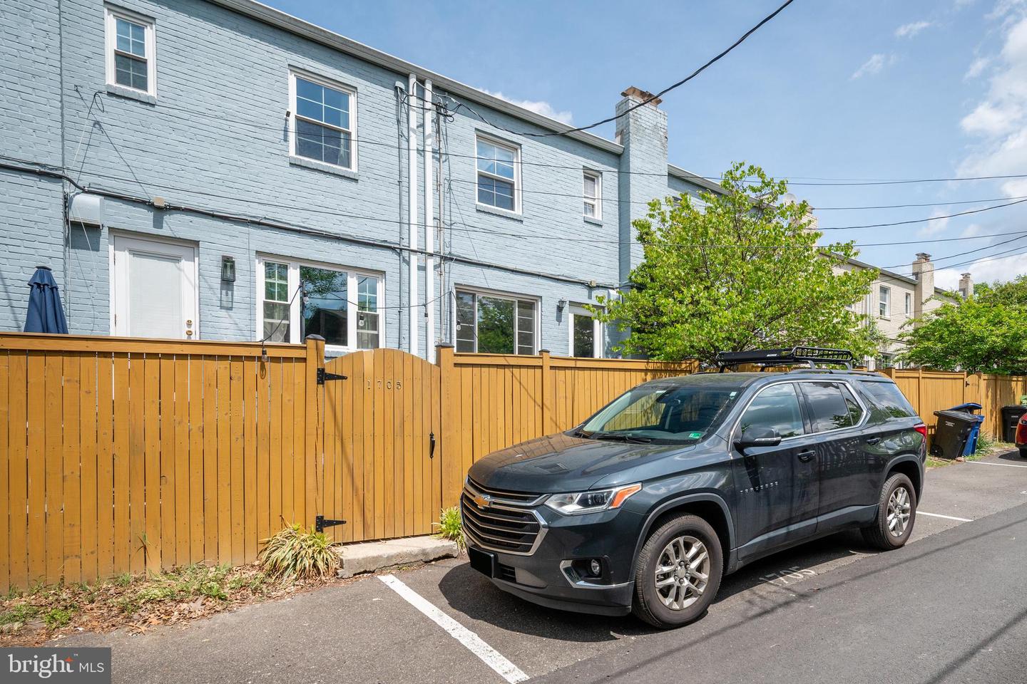 1705 N CLIFF ST, ALEXANDRIA, Virginia 22301, 2 Bedrooms Bedrooms, ,2 BathroomsBathrooms,Residential,For sale,1705 N CLIFF ST,VAAX2044920 MLS # VAAX2044920
