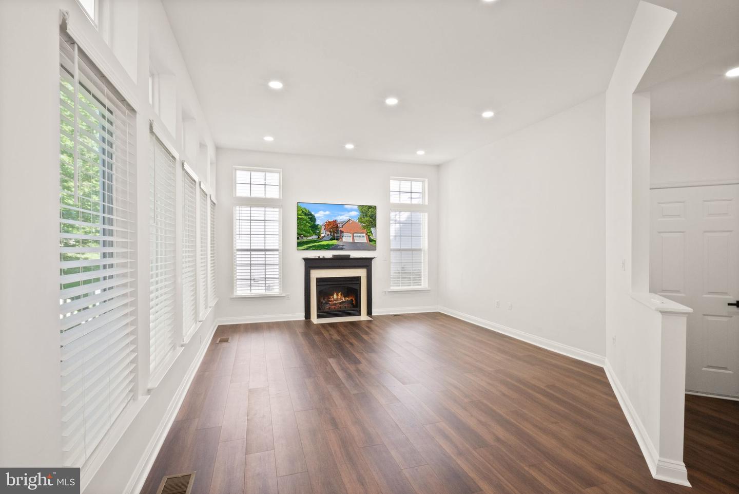 902 SANTMYER DR SE, LEESBURG, Virginia 20175, 5 Bedrooms Bedrooms, ,3 BathroomsBathrooms,Residential,For sale,902 SANTMYER DR SE,VALO2095538 MLS # VALO2095538