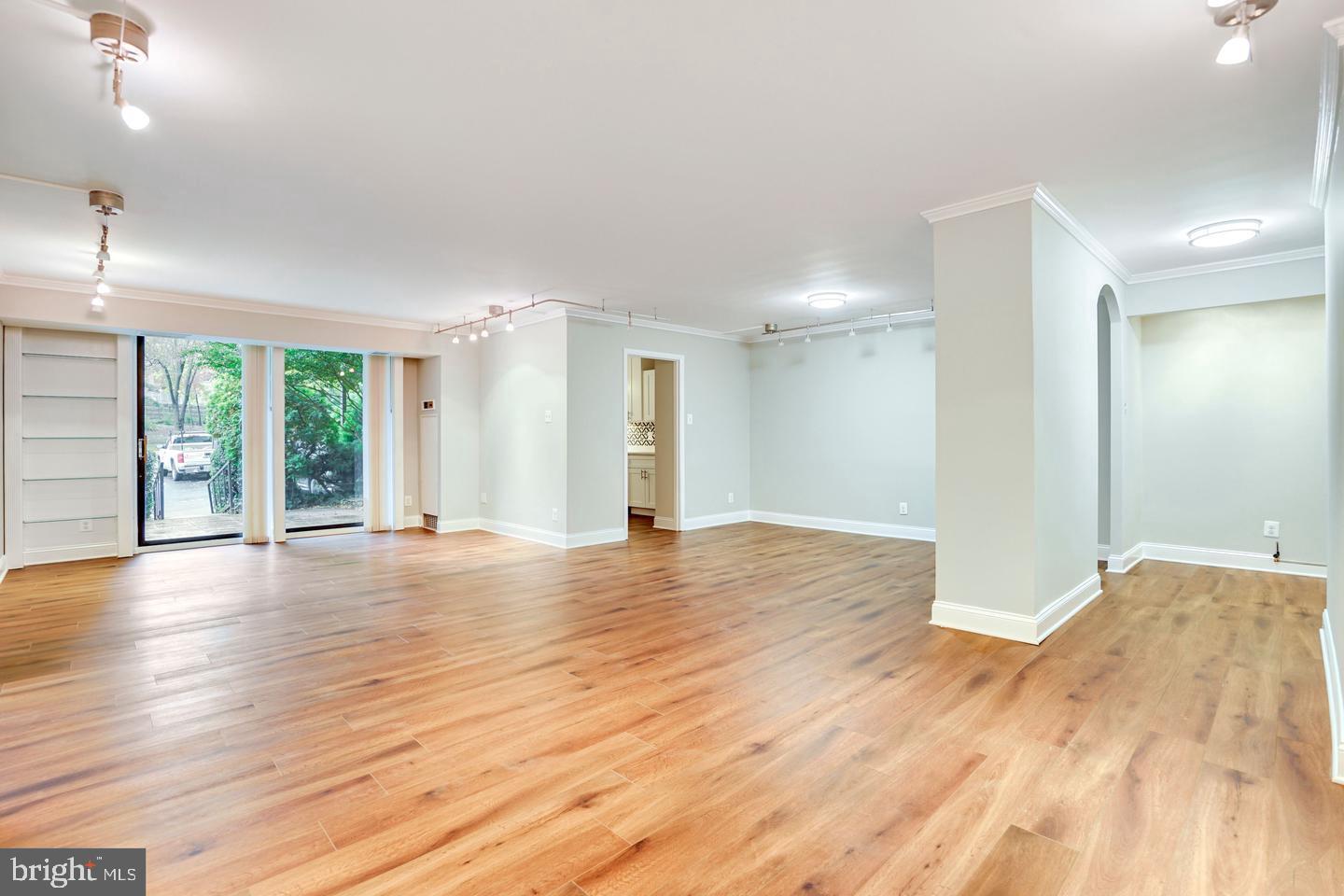 1800 OLD MEADOW RD #113, MCLEAN, Virginia 22102, 2 Bedrooms Bedrooms, ,2 BathroomsBathrooms,Residential,For sale,1800 OLD MEADOW RD #113,VAFX2238654 MLS # VAFX2238654