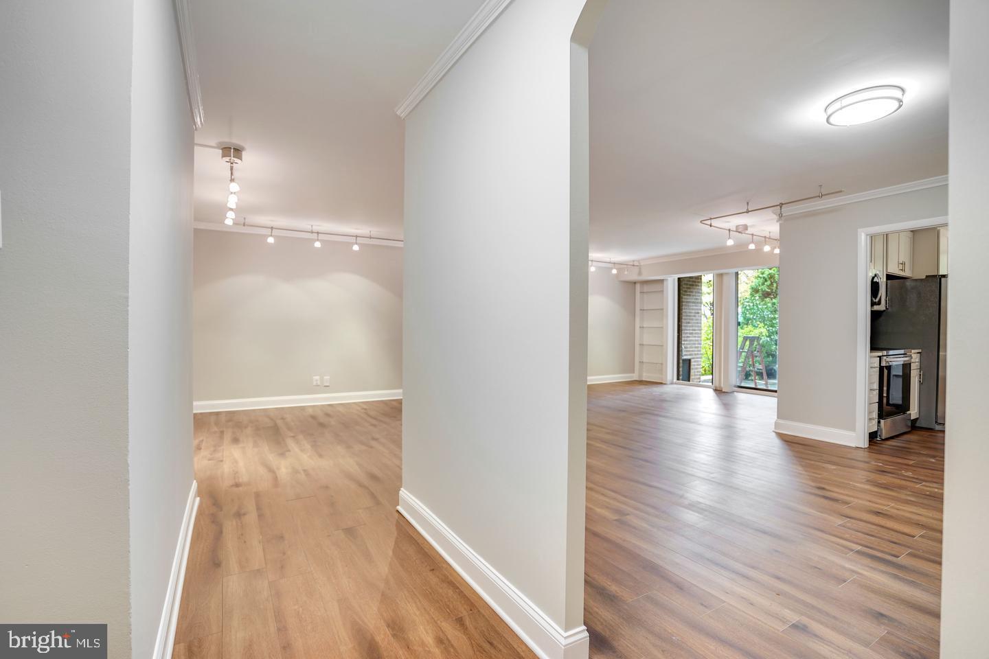 1800 OLD MEADOW RD #113, MCLEAN, Virginia 22102, 2 Bedrooms Bedrooms, ,2 BathroomsBathrooms,Residential,For sale,1800 OLD MEADOW RD #113,VAFX2238654 MLS # VAFX2238654