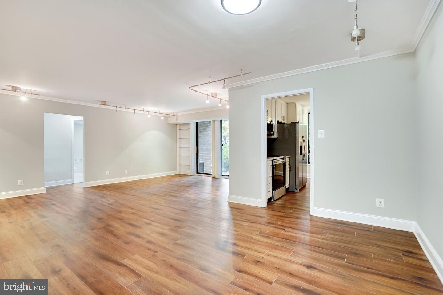 1800 OLD MEADOW RD #113, MCLEAN, Virginia 22102, 2 Bedrooms Bedrooms, ,2 BathroomsBathrooms,Residential,For sale,1800 OLD MEADOW RD #113,VAFX2238654 MLS # VAFX2238654
