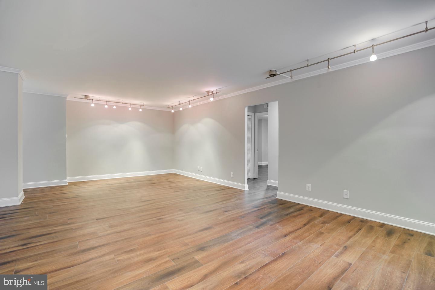 1800 OLD MEADOW RD #113, MCLEAN, Virginia 22102, 2 Bedrooms Bedrooms, ,2 BathroomsBathrooms,Residential,For sale,1800 OLD MEADOW RD #113,VAFX2238654 MLS # VAFX2238654