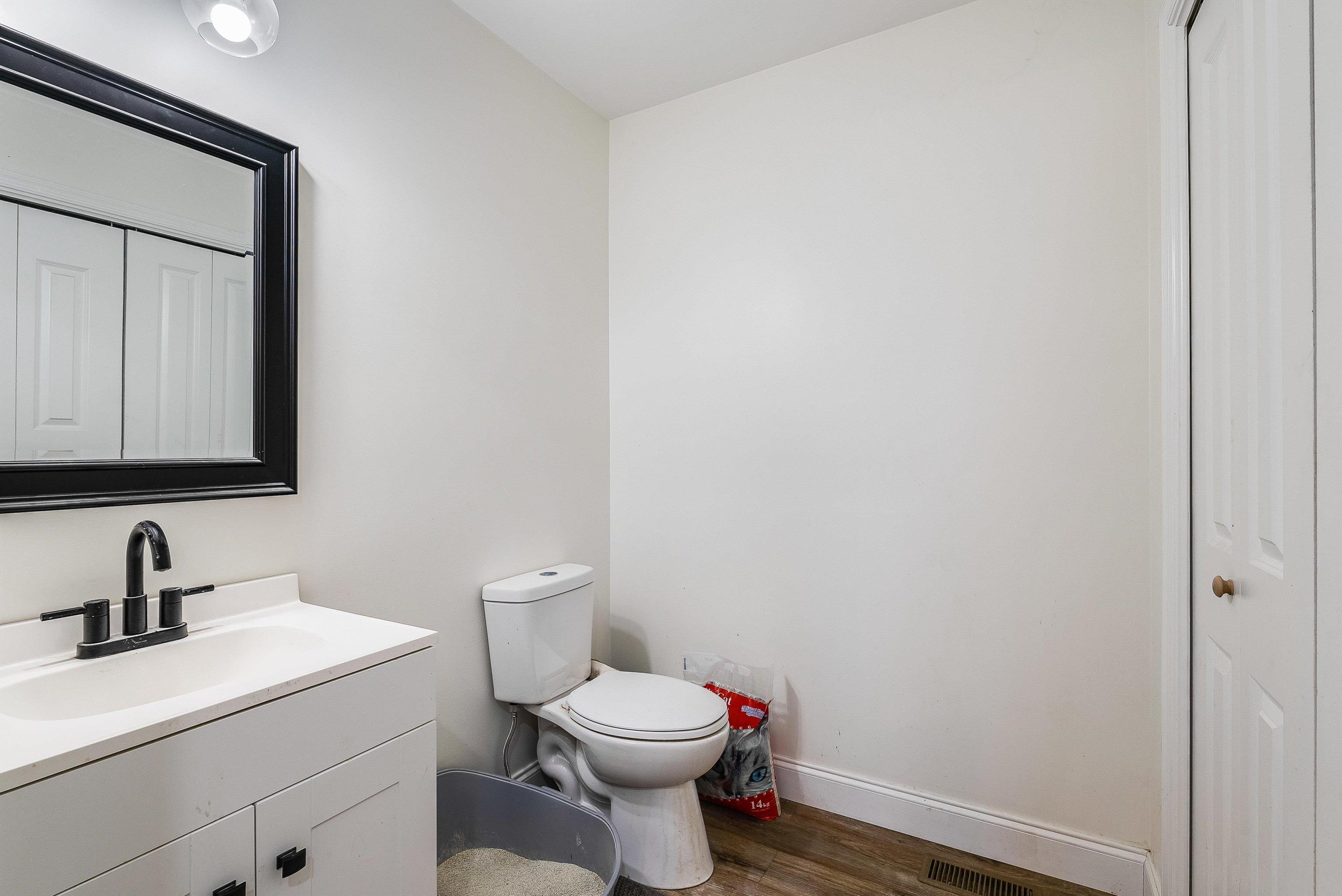 250 W WASHINGTON AVE, ELKTON, Virginia 22827, 3 Bedrooms Bedrooms, ,2 BathroomsBathrooms,Residential,250 W WASHINGTON AVE,664378 MLS # 664378