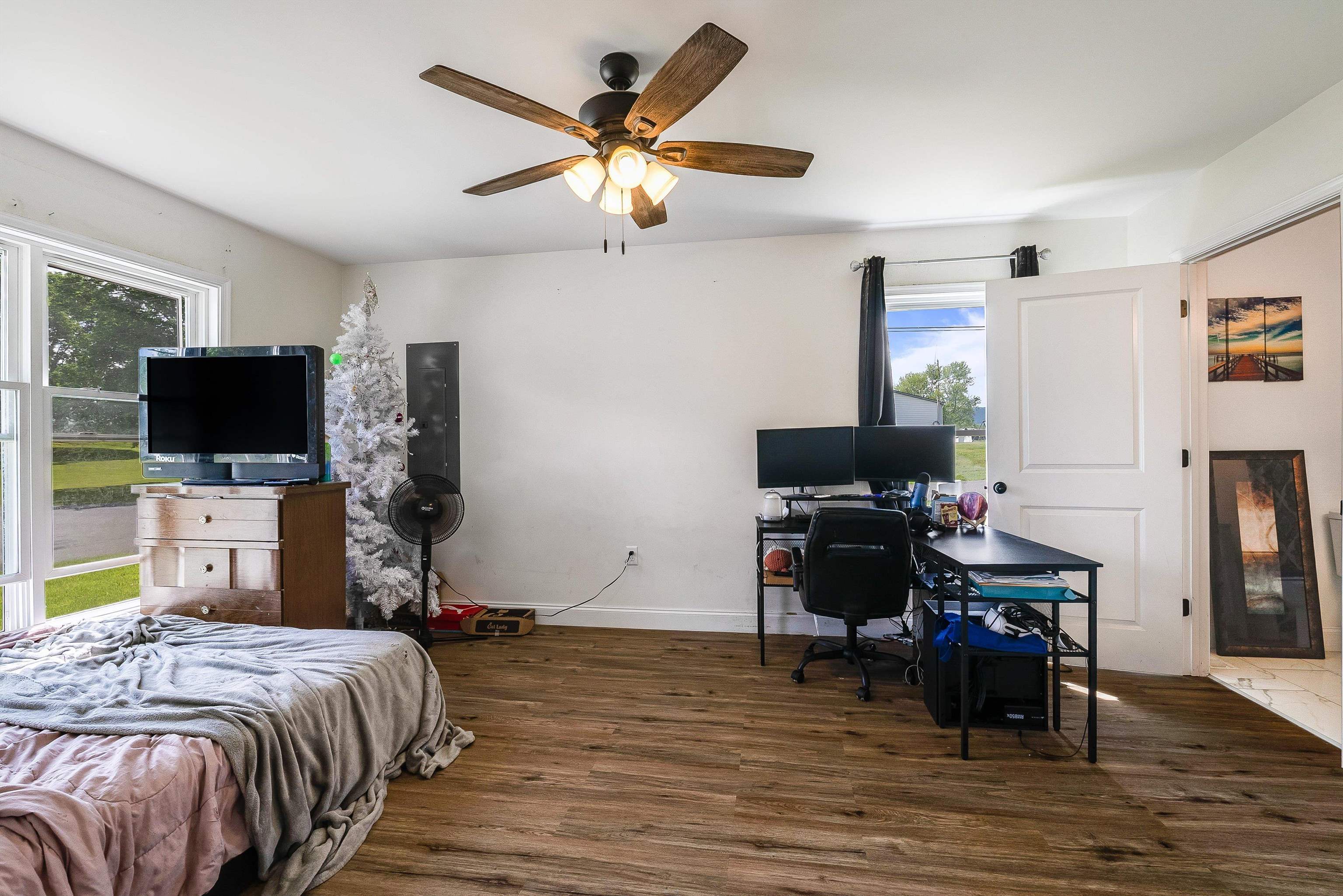 250 W WASHINGTON AVE, ELKTON, Virginia 22827, 3 Bedrooms Bedrooms, ,2 BathroomsBathrooms,Residential,250 W WASHINGTON AVE,664378 MLS # 664378