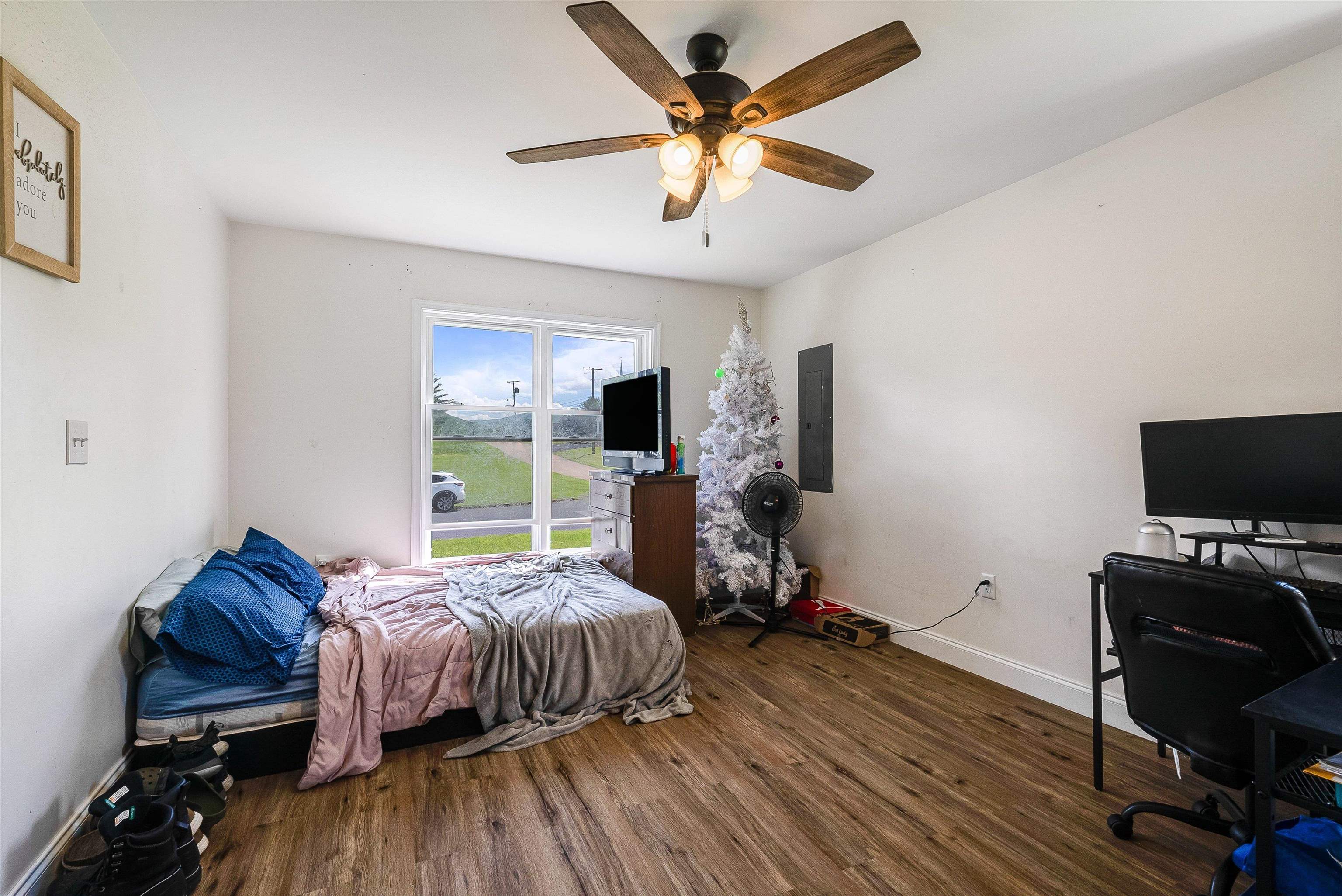 250 W WASHINGTON AVE, ELKTON, Virginia 22827, 3 Bedrooms Bedrooms, ,2 BathroomsBathrooms,Residential,250 W WASHINGTON AVE,664378 MLS # 664378