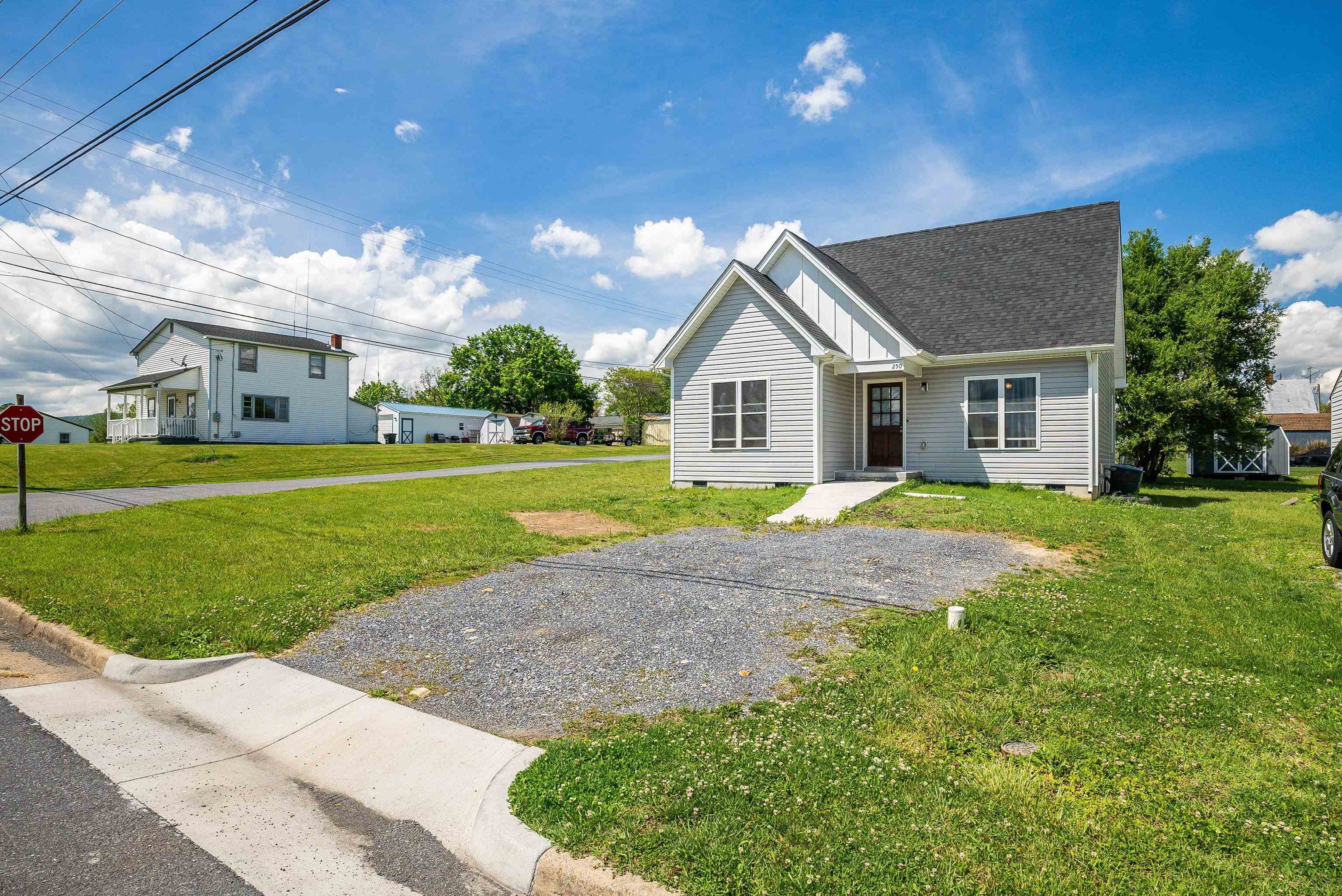 250 W WASHINGTON AVE, ELKTON, Virginia 22827, 3 Bedrooms Bedrooms, ,2 BathroomsBathrooms,Residential,250 W WASHINGTON AVE,664378 MLS # 664378