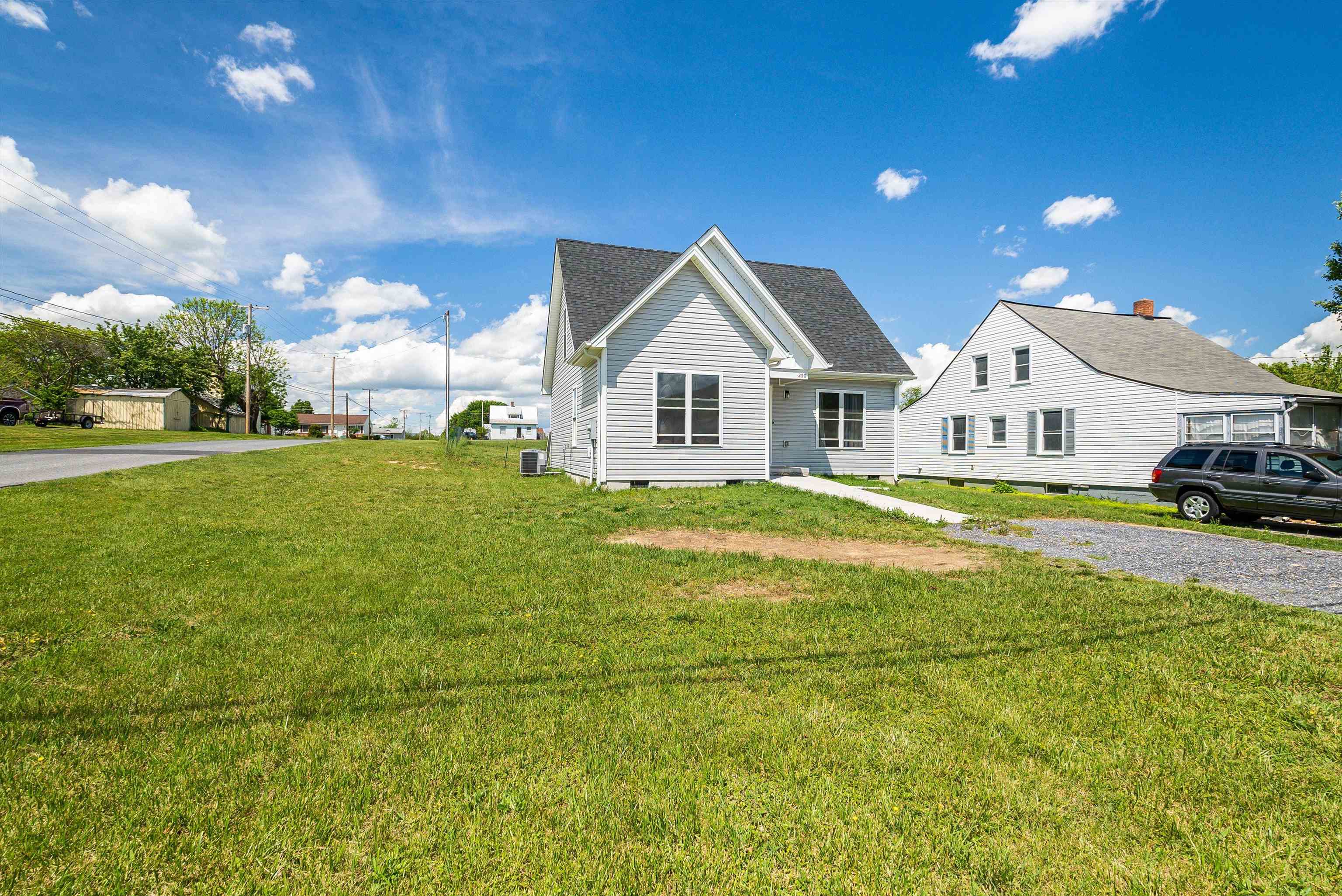 250 W WASHINGTON AVE, ELKTON, Virginia 22827, 3 Bedrooms Bedrooms, ,2 BathroomsBathrooms,Residential,250 W WASHINGTON AVE,664378 MLS # 664378