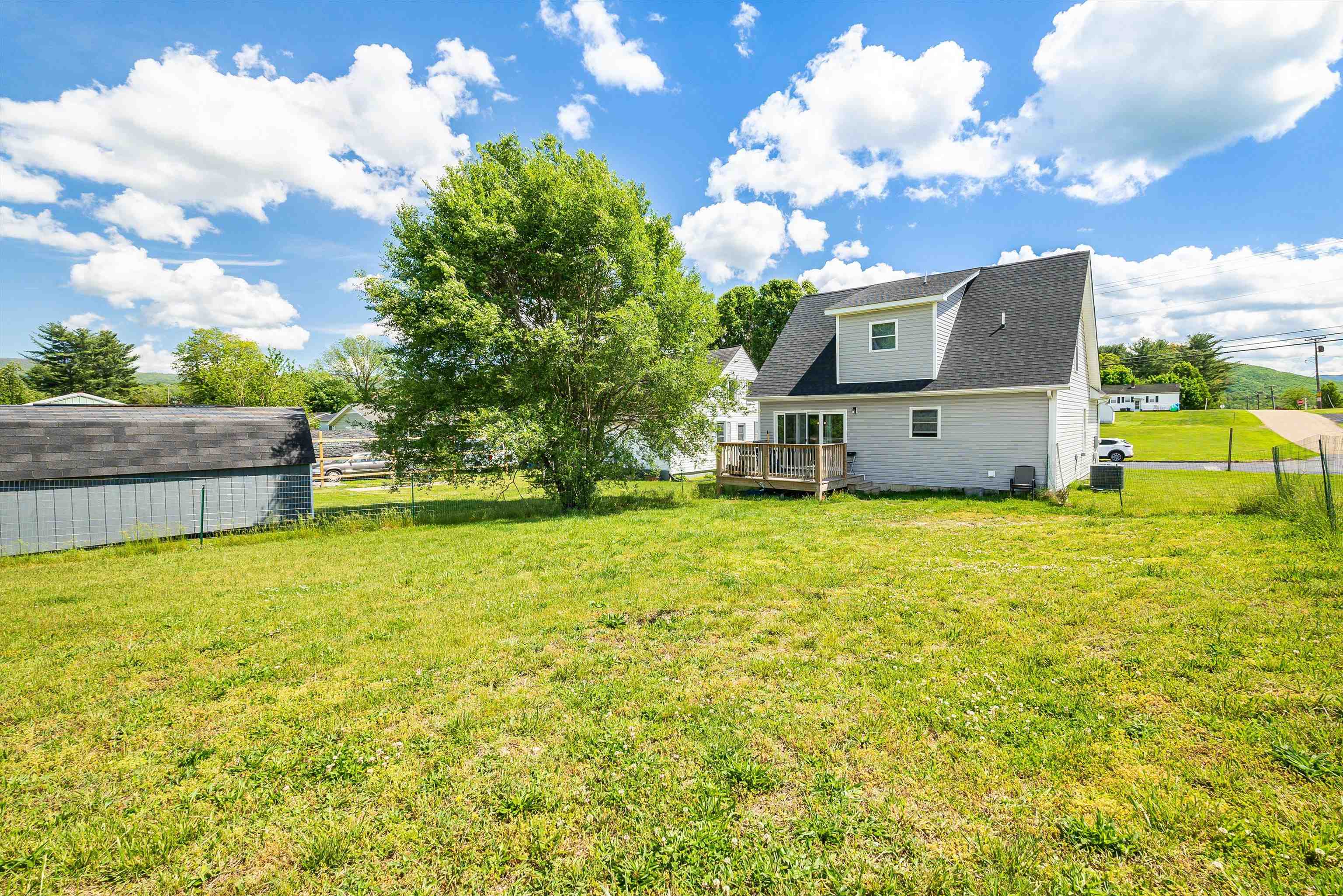 250 W WASHINGTON AVE, ELKTON, Virginia 22827, 3 Bedrooms Bedrooms, ,2 BathroomsBathrooms,Residential,250 W WASHINGTON AVE,664378 MLS # 664378