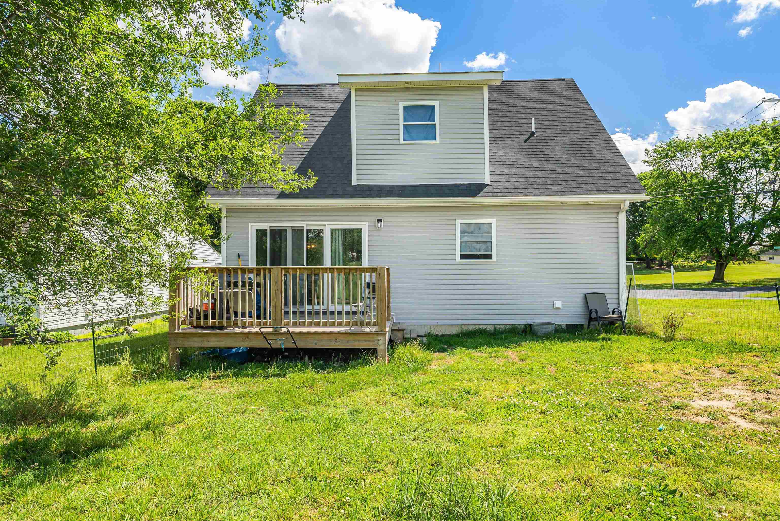 250 W WASHINGTON AVE, ELKTON, Virginia 22827, 3 Bedrooms Bedrooms, ,2 BathroomsBathrooms,Residential,250 W WASHINGTON AVE,664378 MLS # 664378