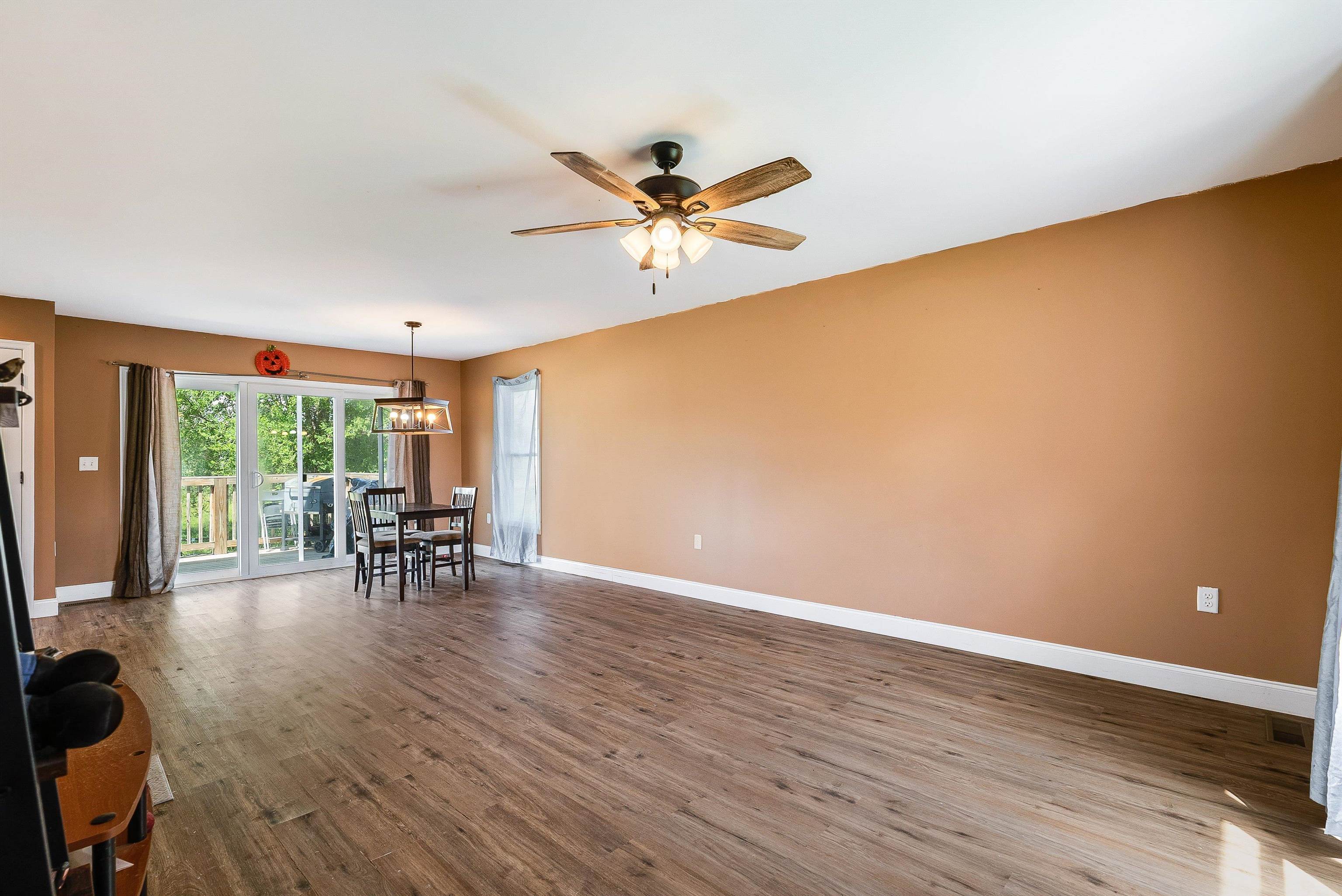 250 W WASHINGTON AVE, ELKTON, Virginia 22827, 3 Bedrooms Bedrooms, ,2 BathroomsBathrooms,Residential,250 W WASHINGTON AVE,664378 MLS # 664378
