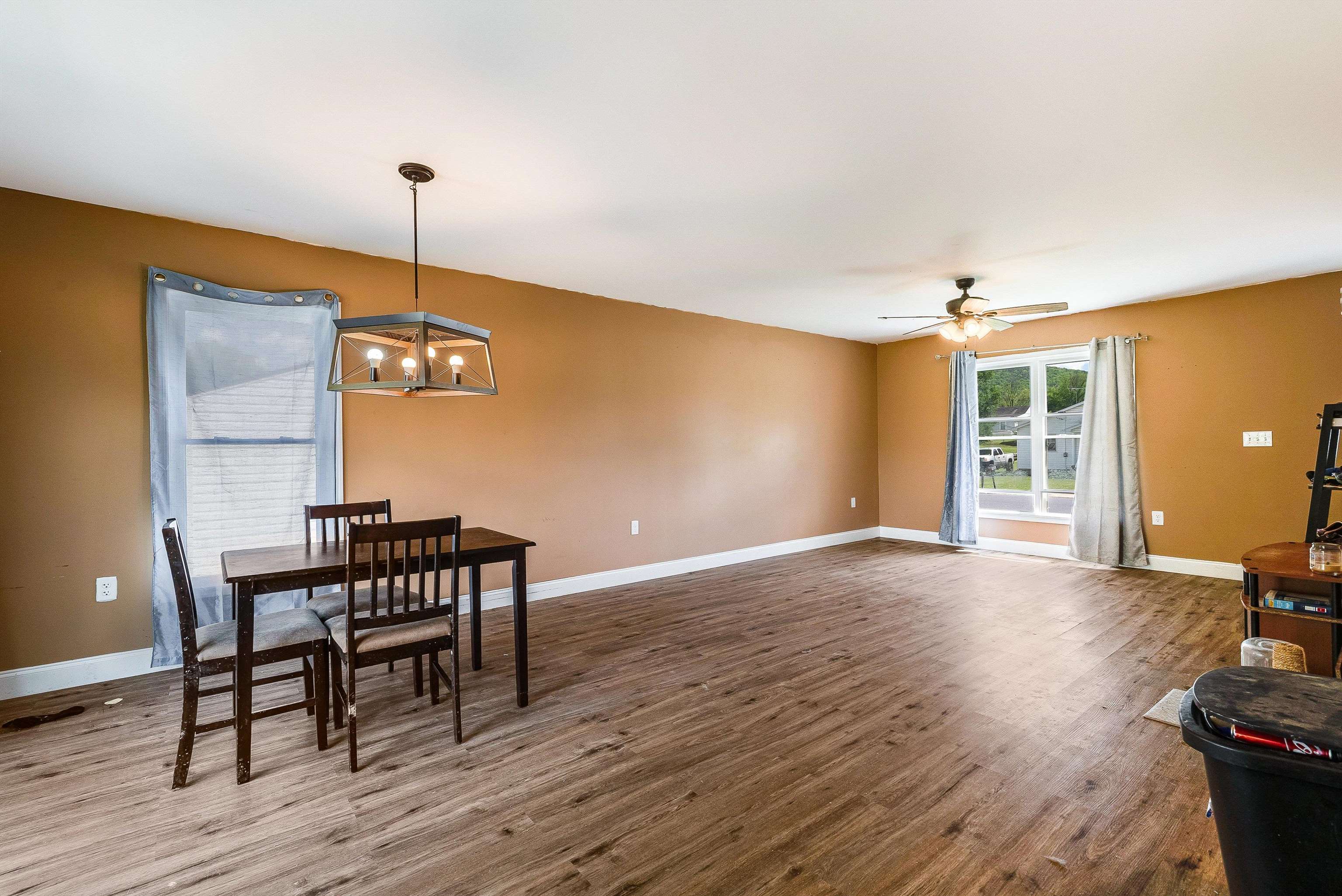 250 W WASHINGTON AVE, ELKTON, Virginia 22827, 3 Bedrooms Bedrooms, ,2 BathroomsBathrooms,Residential,250 W WASHINGTON AVE,664378 MLS # 664378