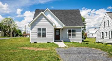 250 W WASHINGTON AVE, ELKTON, Virginia 22827, 3 Bedrooms Bedrooms, ,2 BathroomsBathrooms,Residential,250 W WASHINGTON AVE,664378 MLS # 664378