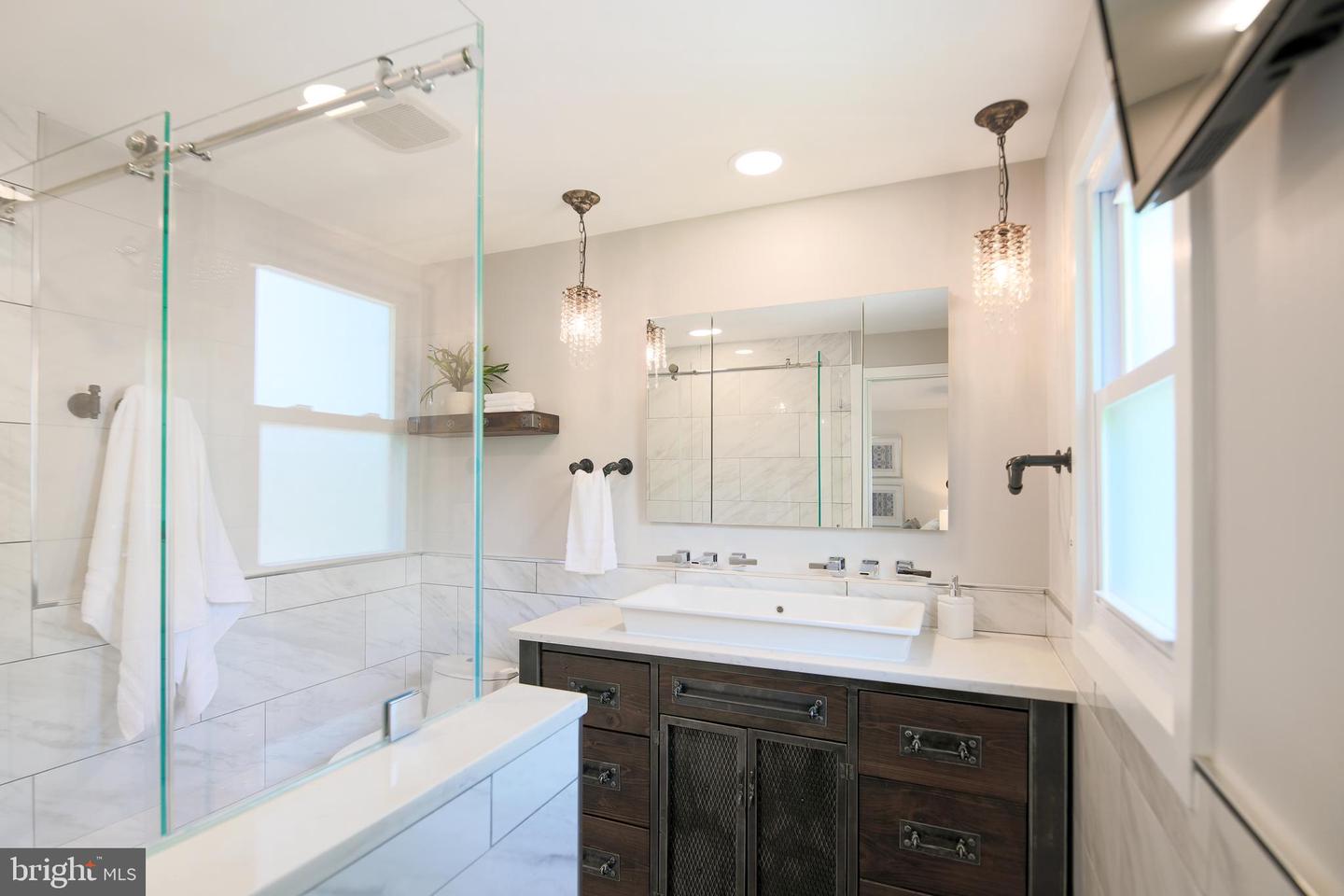 1549 11TH ST S, ARLINGTON, Virginia 22204, 3 Bedrooms Bedrooms, ,3 BathroomsBathrooms,Residential,For sale,1549 11TH ST S,VAAR2057068 MLS # VAAR2057068