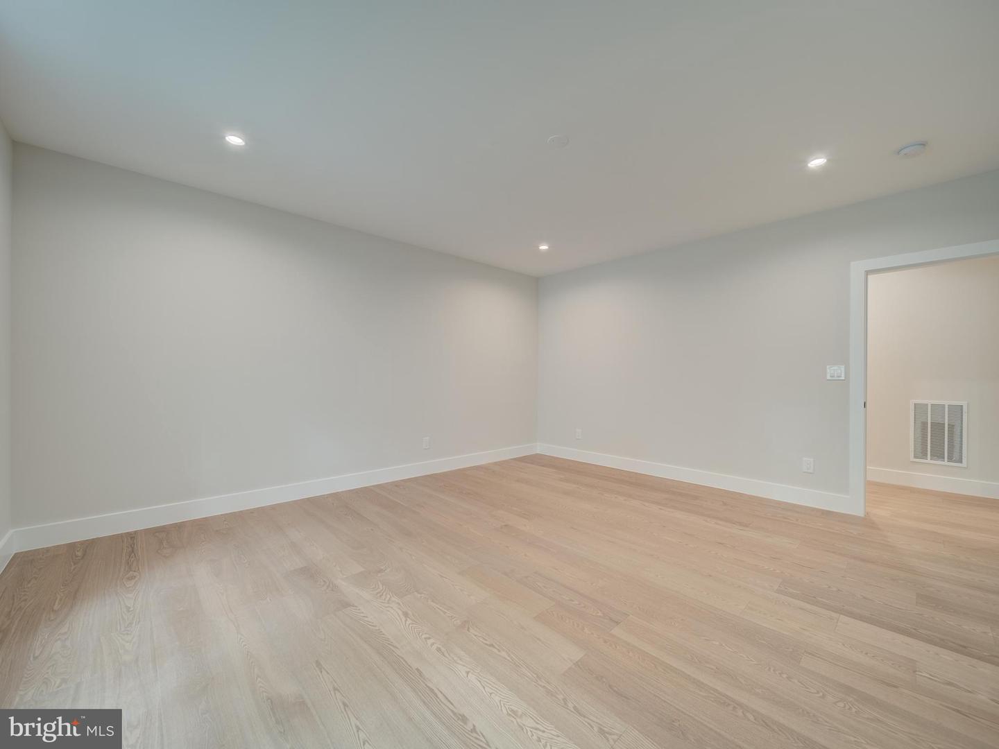 11340 PARK DR, FAIRFAX, Virginia 22030, 6 Bedrooms Bedrooms, ,6 BathroomsBathrooms,Residential,For sale,11340 PARK DR,VAFX2238592 MLS # VAFX2238592