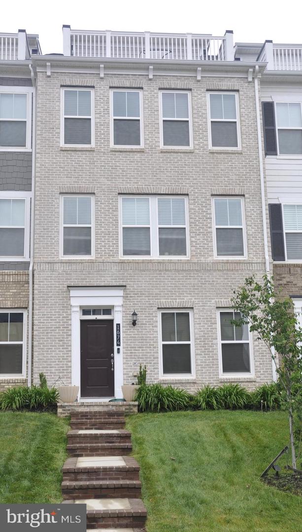 1674 DUNNINGTON PL, DUMFRIES, Virginia 22026, 4 Bedrooms Bedrooms, ,3 BathroomsBathrooms,Residential,For sale,1674 DUNNINGTON PL,VAPW2094002 MLS # VAPW2094002