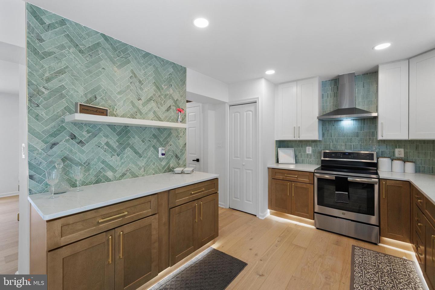10129 SASSAFRAS WOODS CT, BURKE, Virginia 22015, 3 Bedrooms Bedrooms, ,3 BathroomsBathrooms,Residential,For sale,10129 SASSAFRAS WOODS CT,VAFX2238662 MLS # VAFX2238662