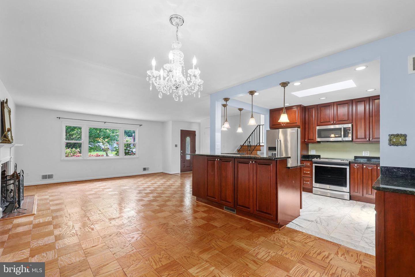7030 SANTA MARIA CT, MCLEAN, Virginia 22101, 3 Bedrooms Bedrooms, ,3 BathroomsBathrooms,Residential,For sale,7030 SANTA MARIA CT,VAFX2238704 MLS # VAFX2238704