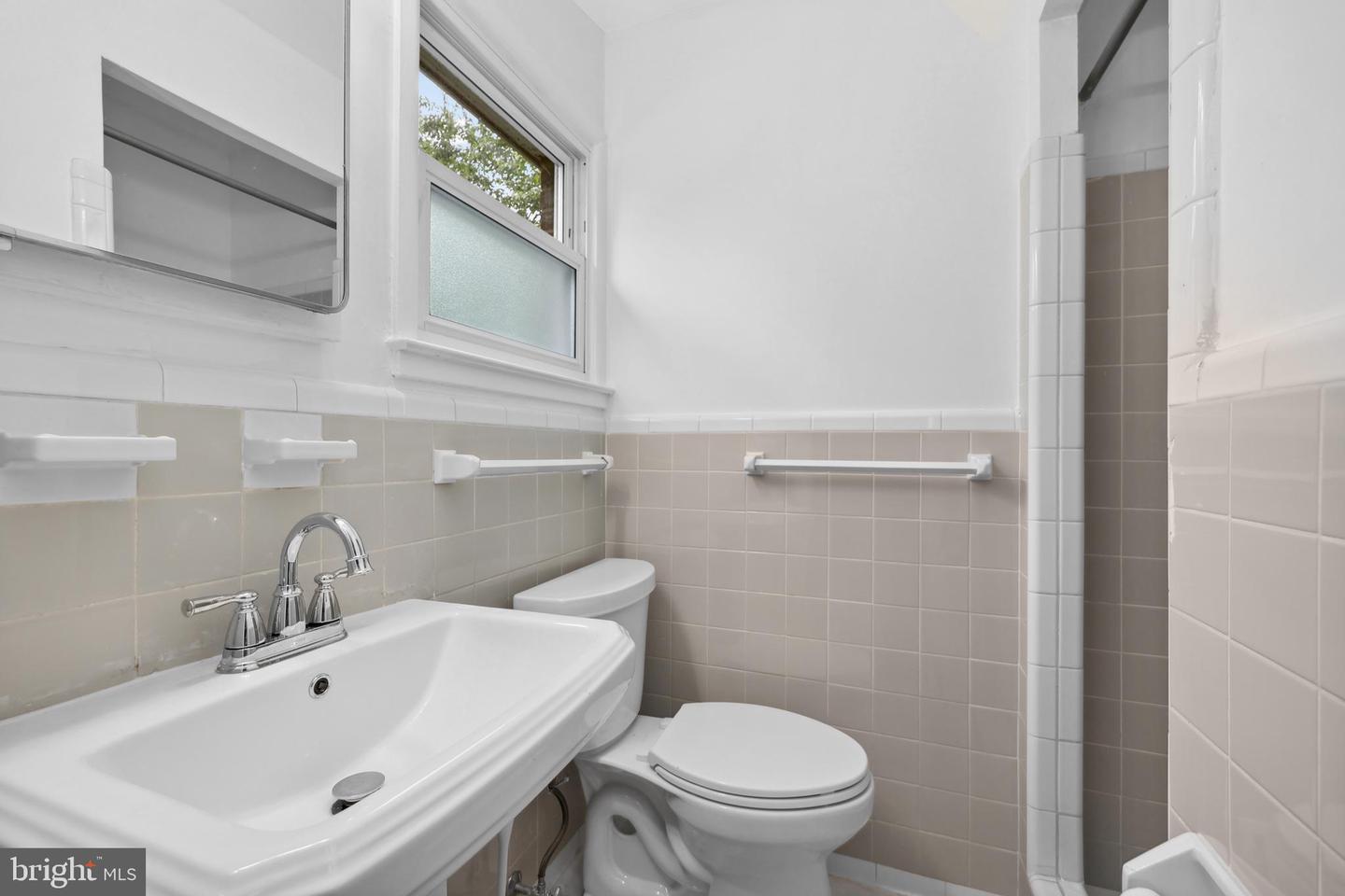 7030 SANTA MARIA CT, MCLEAN, Virginia 22101, 3 Bedrooms Bedrooms, ,3 BathroomsBathrooms,Residential,For sale,7030 SANTA MARIA CT,VAFX2238704 MLS # VAFX2238704