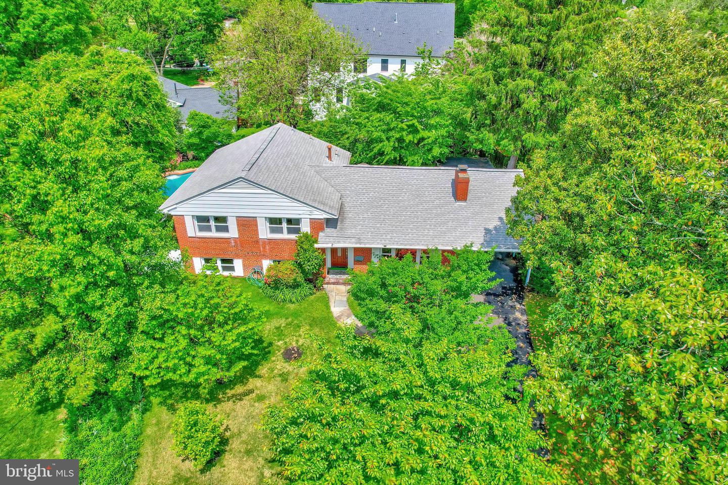 7030 SANTA MARIA CT, MCLEAN, Virginia 22101, 3 Bedrooms Bedrooms, ,3 BathroomsBathrooms,Residential,For sale,7030 SANTA MARIA CT,VAFX2238704 MLS # VAFX2238704