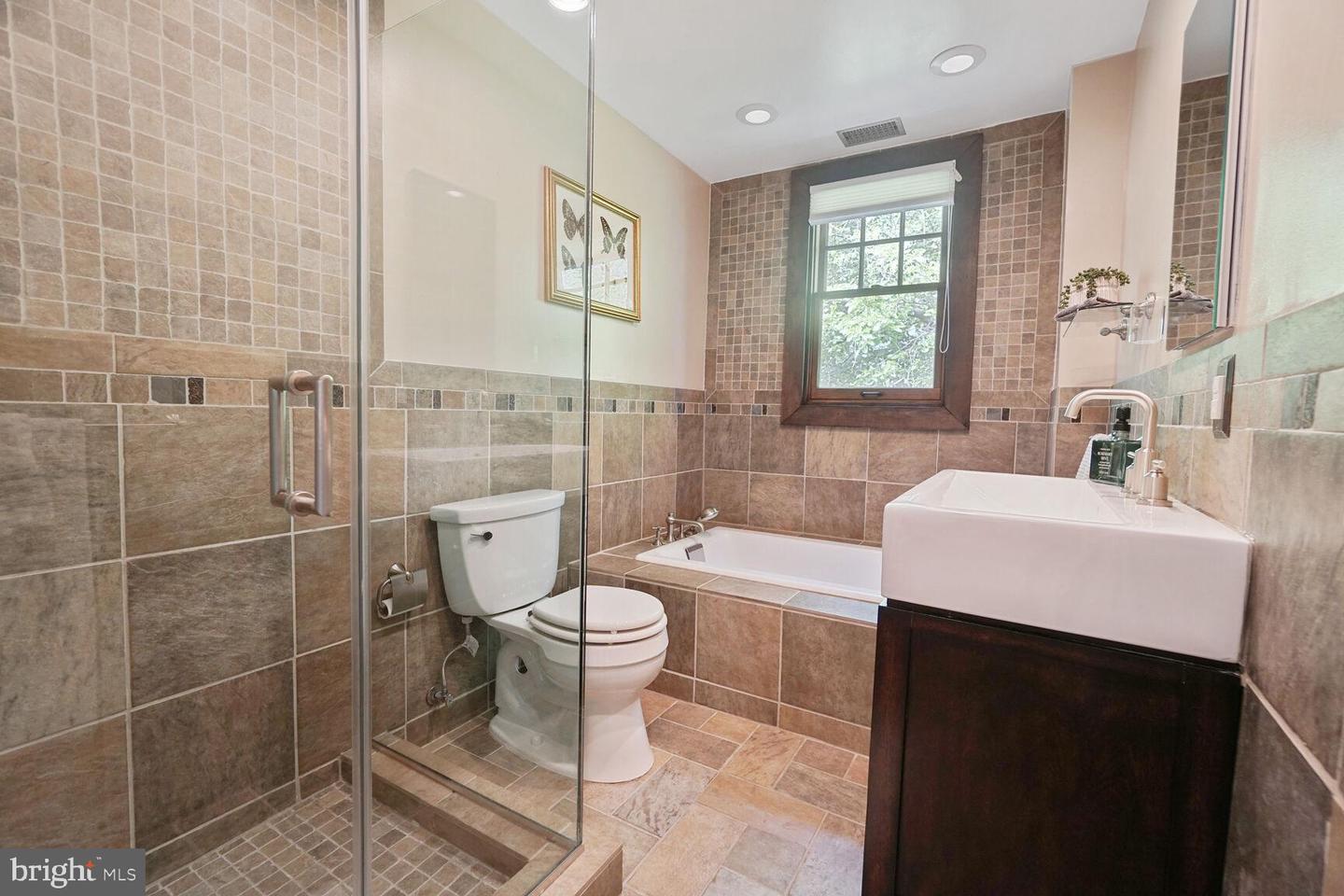 2840 CHESAPEAKE ST NW, WASHINGTON, District Of Columbia 20008, 6 Bedrooms Bedrooms, ,4 BathroomsBathrooms,Residential,For sale,2840 CHESAPEAKE ST NW,DCDC2199072 MLS # DCDC2199072