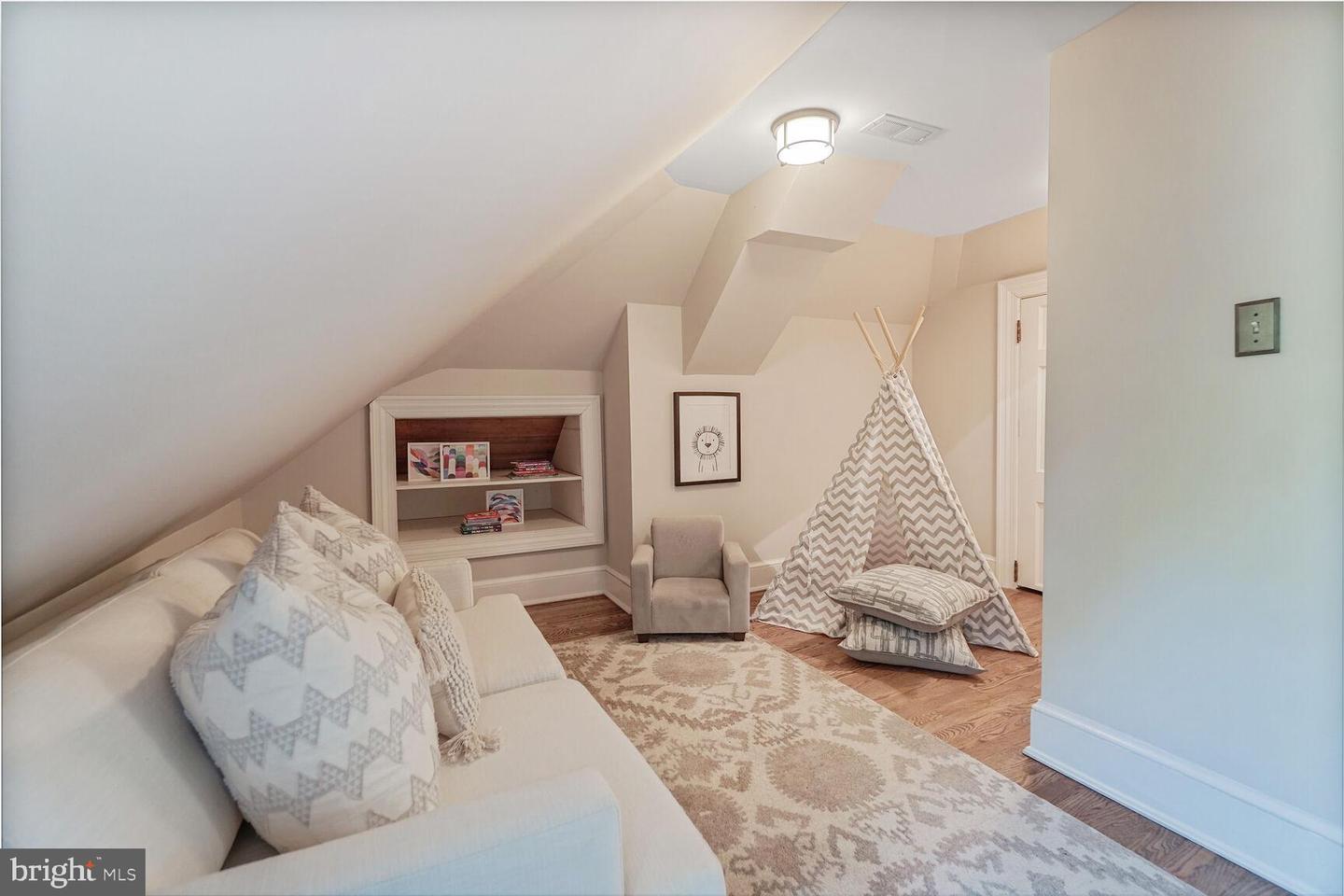 2840 CHESAPEAKE ST NW, WASHINGTON, District Of Columbia 20008, 6 Bedrooms Bedrooms, ,4 BathroomsBathrooms,Residential,For sale,2840 CHESAPEAKE ST NW,DCDC2199072 MLS # DCDC2199072