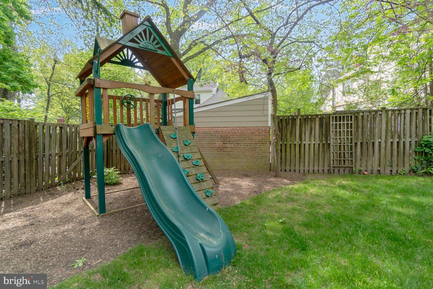 2840 CHESAPEAKE ST NW, WASHINGTON, District Of Columbia 20008, 6 Bedrooms Bedrooms, ,4 BathroomsBathrooms,Residential,For sale,2840 CHESAPEAKE ST NW,DCDC2199072 MLS # DCDC2199072