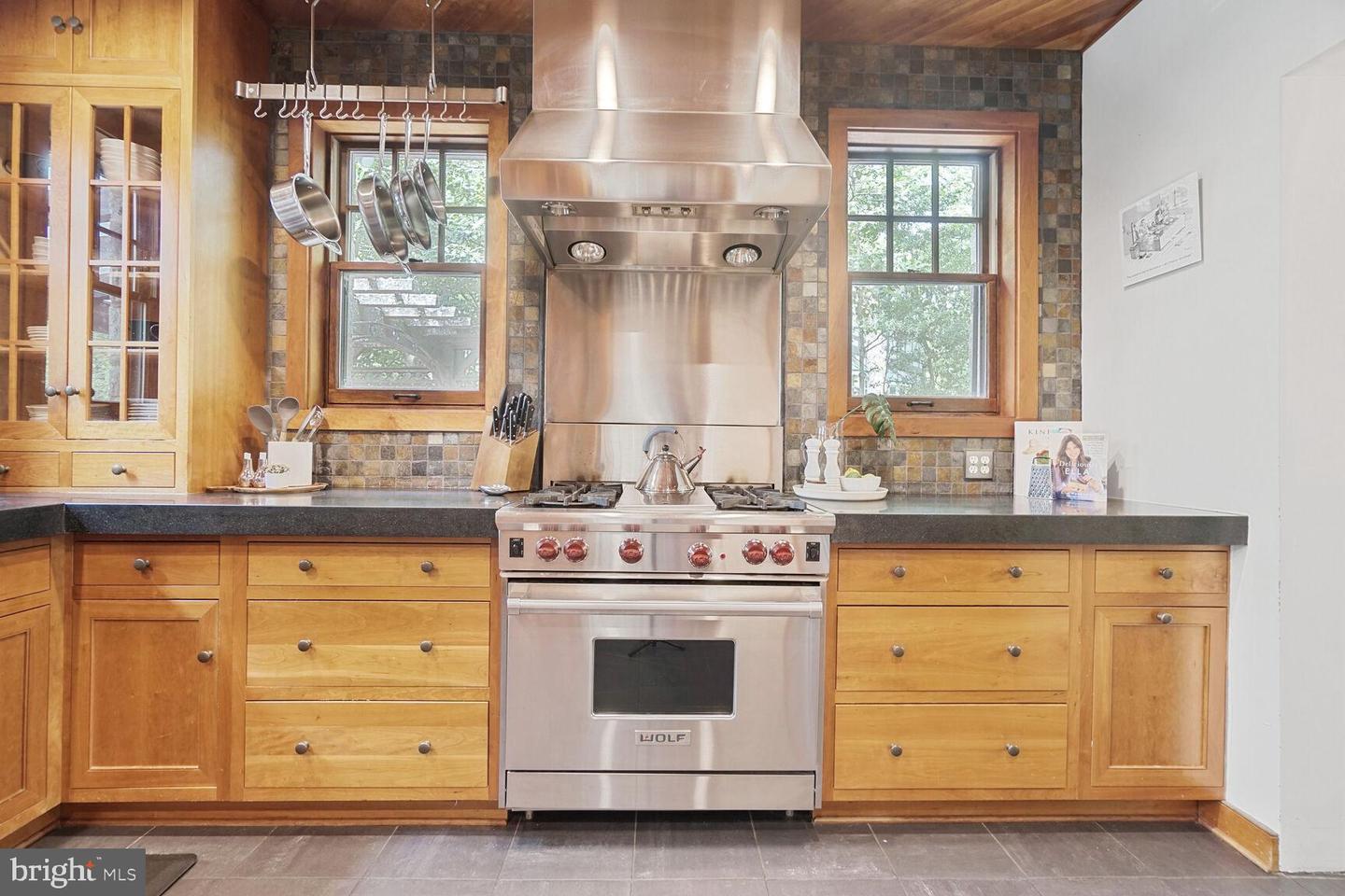 2840 CHESAPEAKE ST NW, WASHINGTON, District Of Columbia 20008, 6 Bedrooms Bedrooms, ,4 BathroomsBathrooms,Residential,For sale,2840 CHESAPEAKE ST NW,DCDC2199072 MLS # DCDC2199072