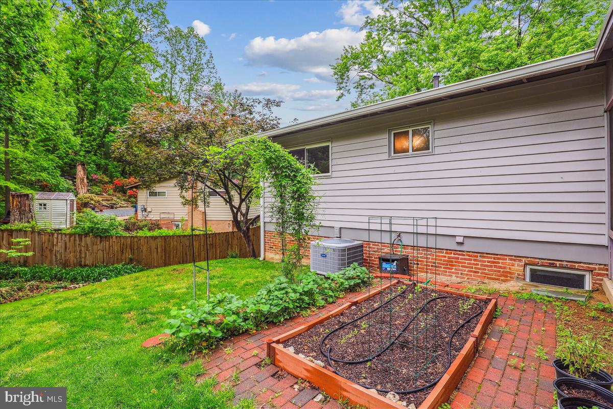 6506 FARLEY ST, SPRINGFIELD, Virginia 22152, 4 Bedrooms Bedrooms, ,3 BathroomsBathrooms,Residential,For sale,6506 FARLEY ST,VAFX2238962 MLS # VAFX2238962