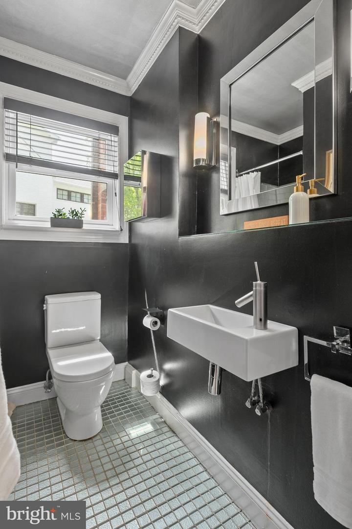 3175 21ST ST N, ARLINGTON, Virginia 22201, 4 Bedrooms Bedrooms, ,2 BathroomsBathrooms,Residential,For sale,3175 21ST ST N,VAAR2057076 MLS # VAAR2057076