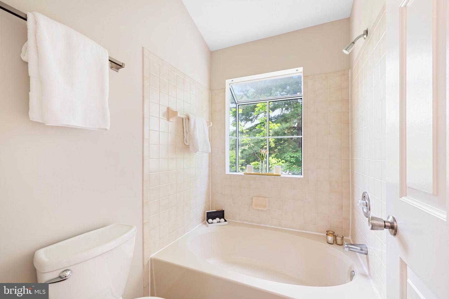 1259 MAPLE VIEW DR, CHARLOTTESVILLE, Virginia 22902, 2 Bedrooms Bedrooms, 7 Rooms Rooms,3 BathroomsBathrooms,Residential,For sale,1259 MAPLE VIEW DR,VAAB2000978 MLS # VAAB2000978