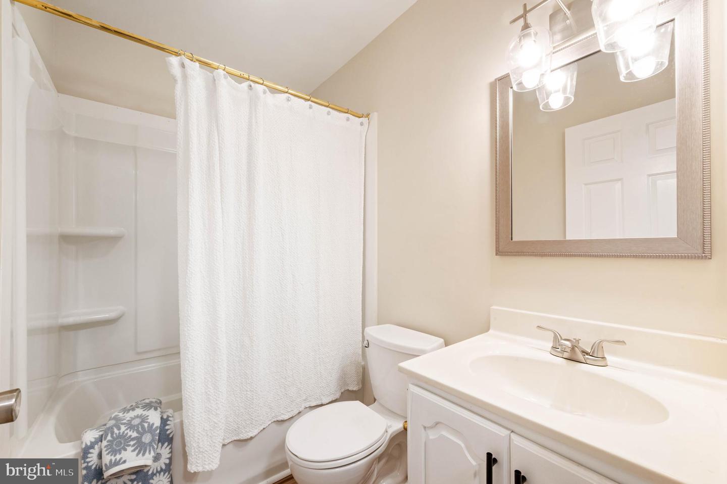 1259 MAPLE VIEW DR, CHARLOTTESVILLE, Virginia 22902, 2 Bedrooms Bedrooms, 7 Rooms Rooms,3 BathroomsBathrooms,Residential,For sale,1259 MAPLE VIEW DR,VAAB2000978 MLS # VAAB2000978