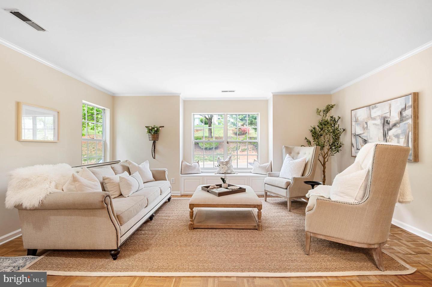 1259 MAPLE VIEW DR, CHARLOTTESVILLE, Virginia 22902, 2 Bedrooms Bedrooms, 7 Rooms Rooms,3 BathroomsBathrooms,Residential,For sale,1259 MAPLE VIEW DR,VAAB2000978 MLS # VAAB2000978