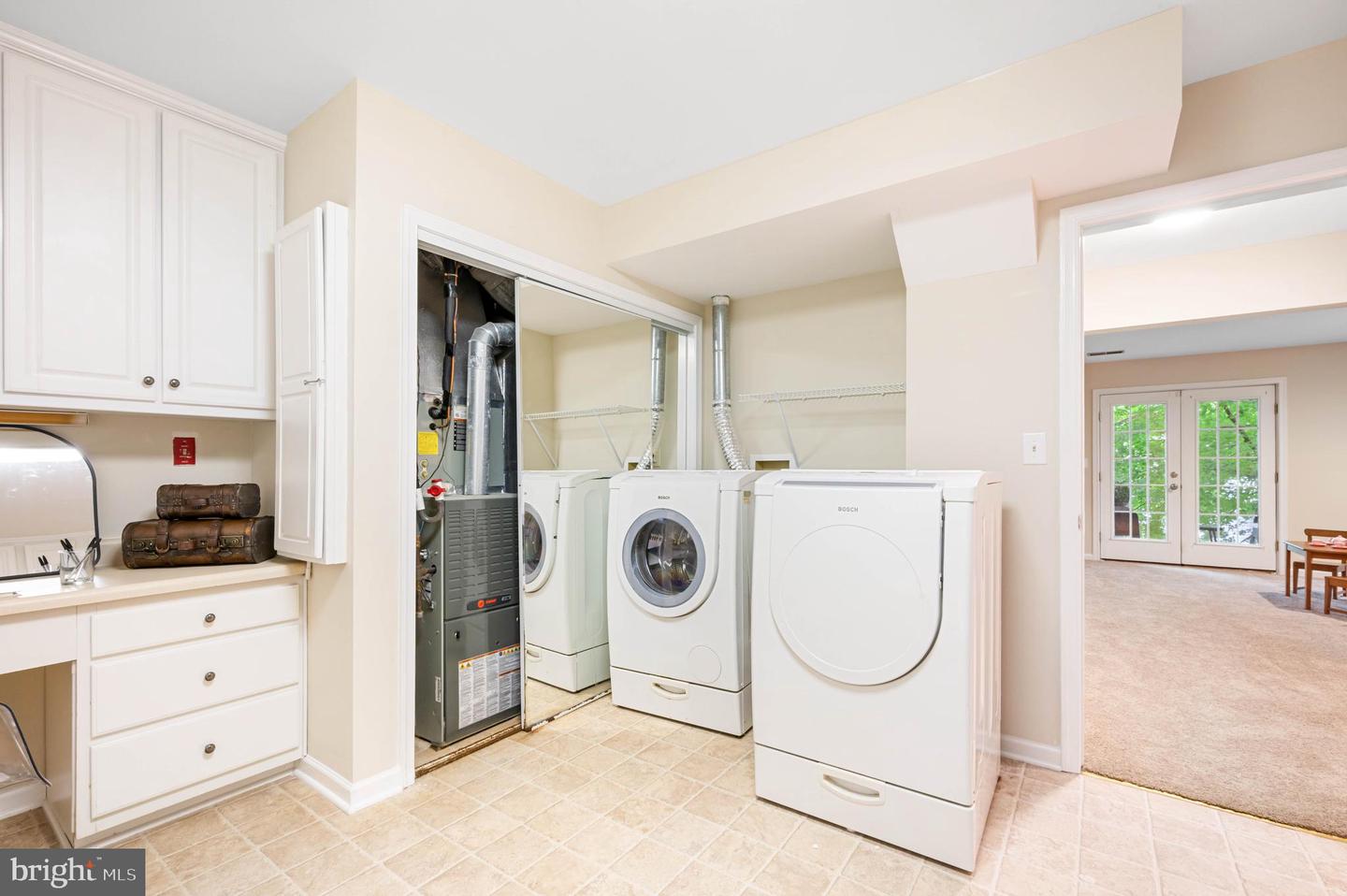 1259 MAPLE VIEW DR, CHARLOTTESVILLE, Virginia 22902, 2 Bedrooms Bedrooms, 7 Rooms Rooms,3 BathroomsBathrooms,Residential,For sale,1259 MAPLE VIEW DR,VAAB2000978 MLS # VAAB2000978