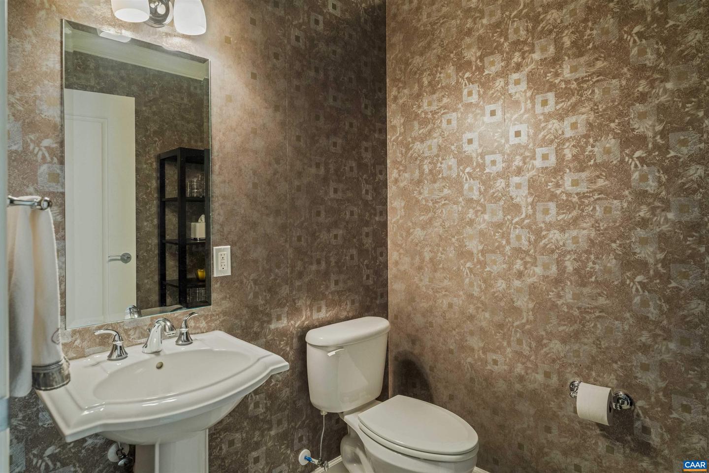 112 SE 5TH ST #5A, CHARLOTTESVILLE, Virginia 22902, 2 Bedrooms Bedrooms, ,2 BathroomsBathrooms,Residential,For sale,112 SE 5TH ST #5A,664121 MLS # 664121