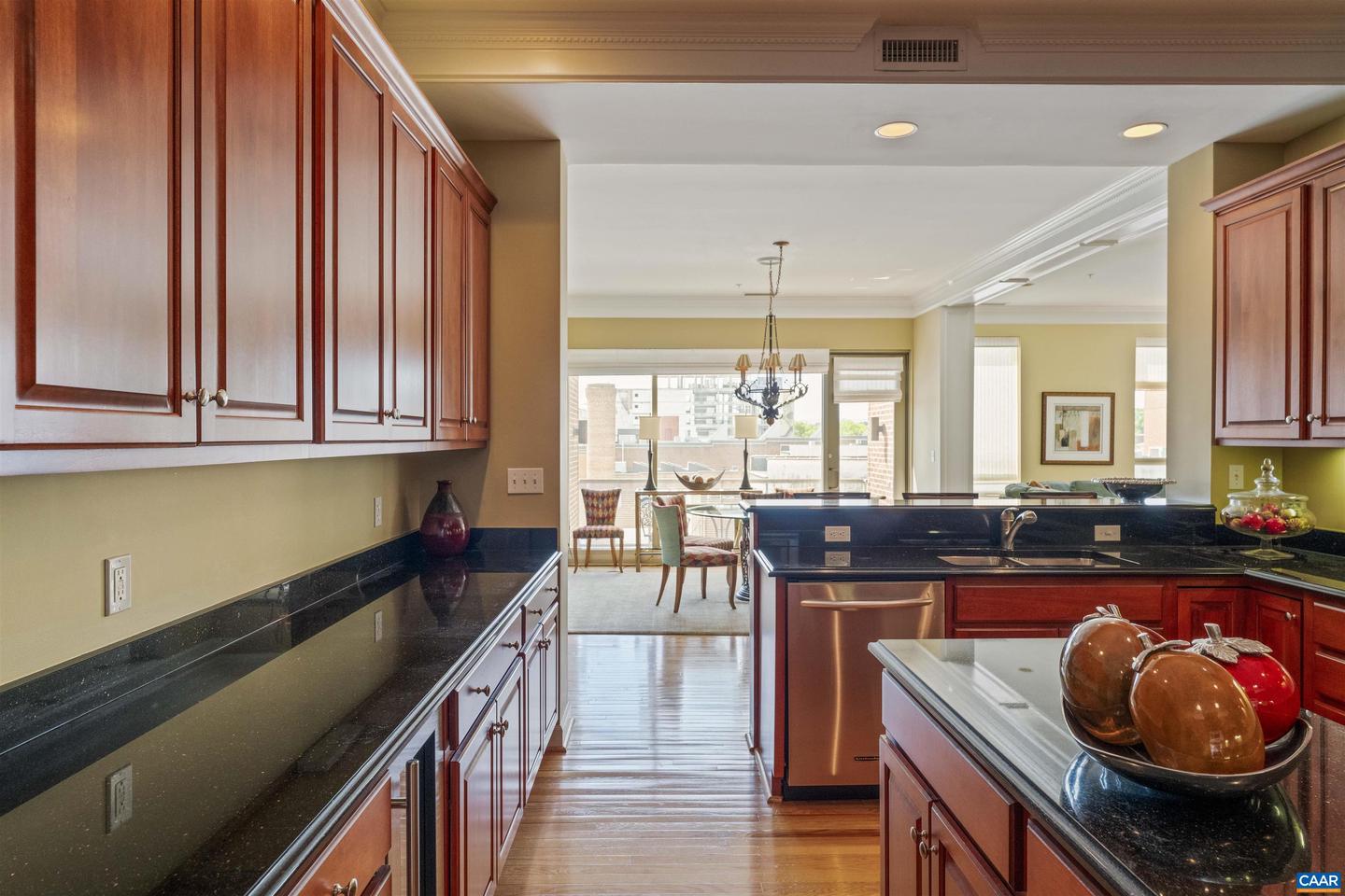 112 SE 5TH ST #5A, CHARLOTTESVILLE, Virginia 22902, 2 Bedrooms Bedrooms, ,2 BathroomsBathrooms,Residential,For sale,112 SE 5TH ST #5A,664121 MLS # 664121
