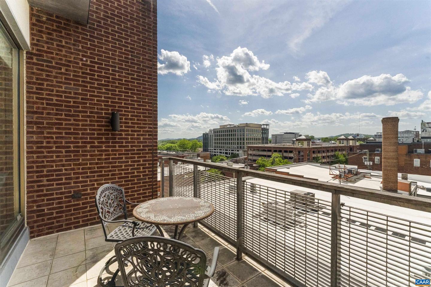 112 SE 5TH ST #5A, CHARLOTTESVILLE, Virginia 22902, 2 Bedrooms Bedrooms, ,2 BathroomsBathrooms,Residential,For sale,112 SE 5TH ST #5A,664121 MLS # 664121