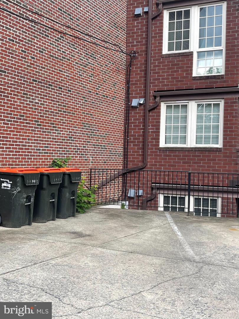 5233 CONNECTICUT AVE NW #301., WASHINGTON, District Of Columbia 20015, 1 Bedroom Bedrooms, ,1 BathroomBathrooms,Residential,For sale,5233 CONNECTICUT AVE NW #301.,DCDC2199220 MLS # DCDC2199220