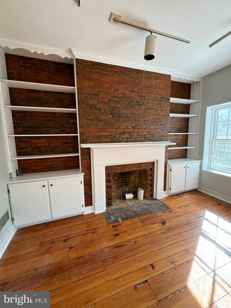 214 S BRADDOCK ST, WINCHESTER, Virginia 22601, 5 Bedrooms Bedrooms, ,2 BathroomsBathrooms,Residential,For sale,214 S BRADDOCK ST,VAWI2007628 MLS # VAWI2007628