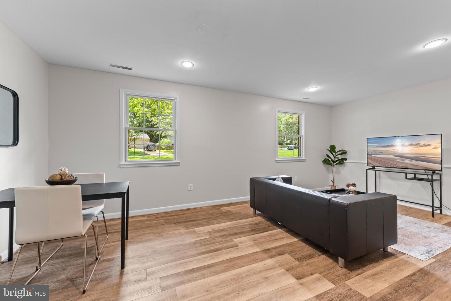 9518 CENTER ST, VIENNA, Virginia 22181, 4 Bedrooms Bedrooms, ,3 BathroomsBathrooms,Residential,For sale,9518 CENTER ST,VAFX2238878 MLS # VAFX2238878