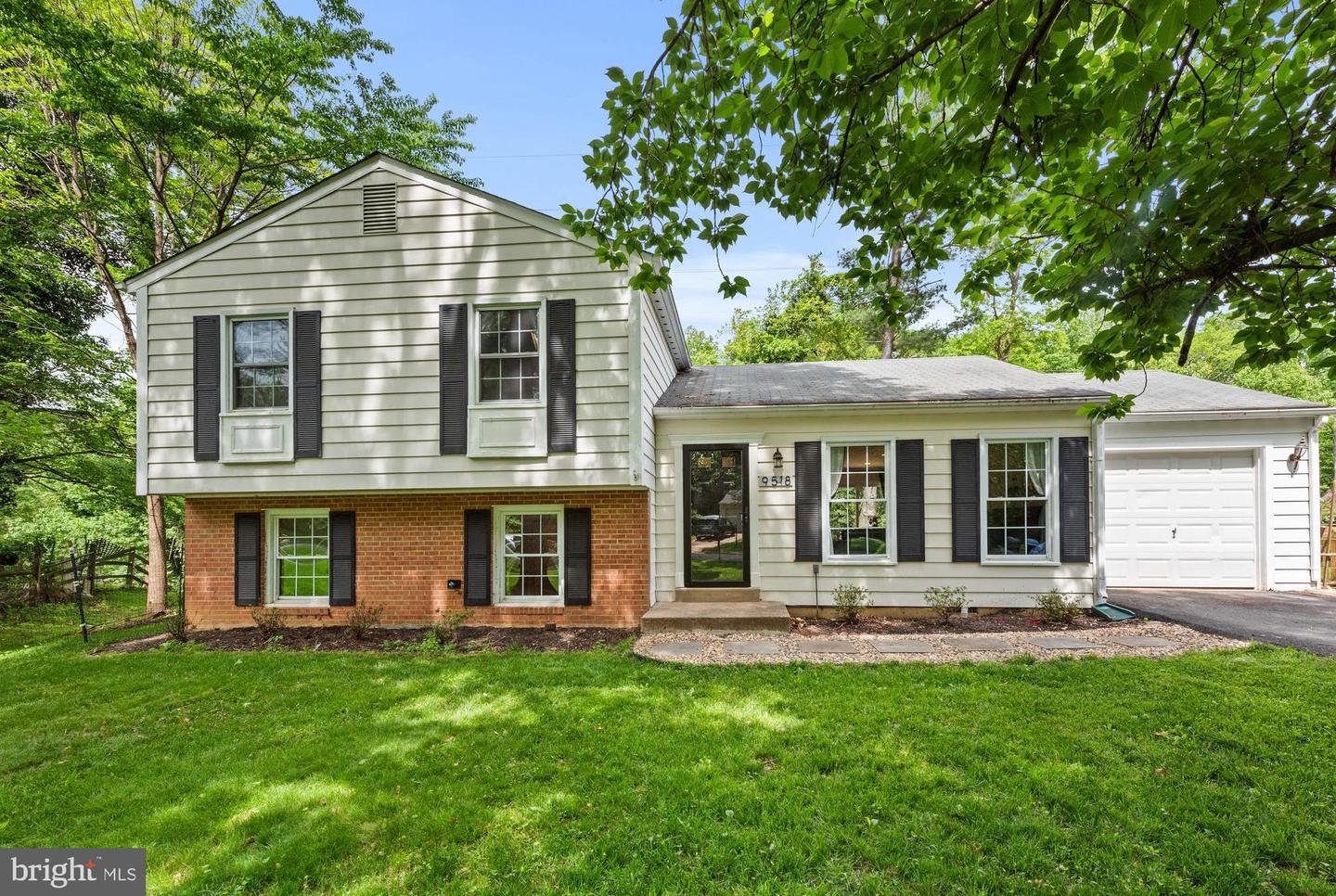 9518 CENTER ST, VIENNA, Virginia 22181, 4 Bedrooms Bedrooms, ,3 BathroomsBathrooms,Residential,For sale,9518 CENTER ST,VAFX2238878 MLS # VAFX2238878