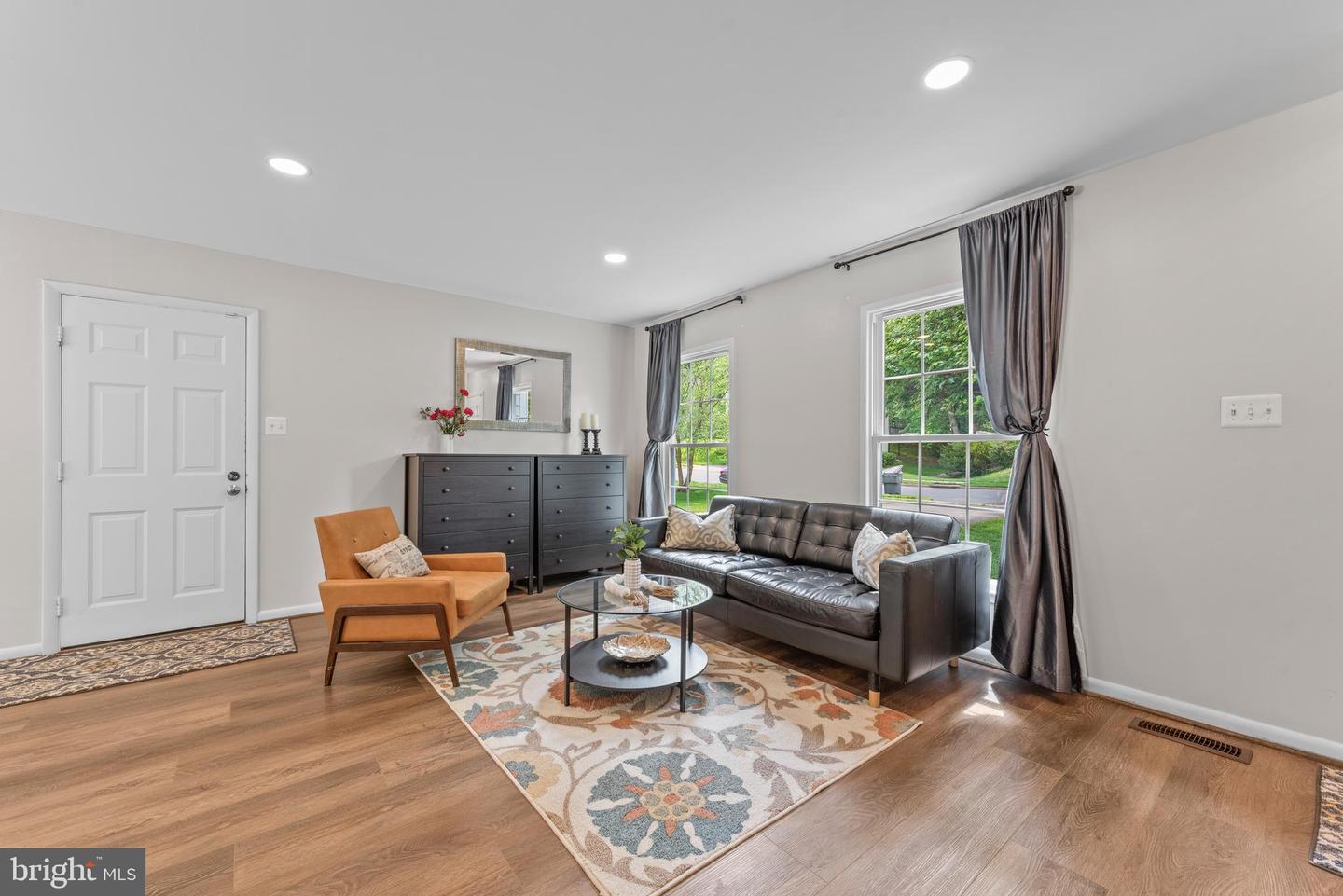 9518 CENTER ST, VIENNA, Virginia 22181, 4 Bedrooms Bedrooms, ,3 BathroomsBathrooms,Residential,For sale,9518 CENTER ST,VAFX2238878 MLS # VAFX2238878