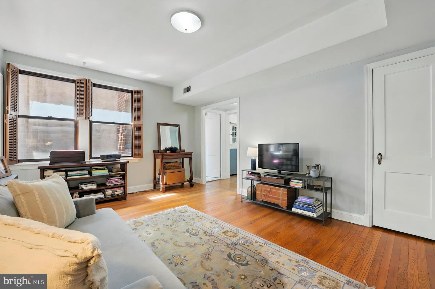 311 7TH ST NE #5, WASHINGTON, District Of Columbia 20002, 2 Bedrooms Bedrooms, ,1 BathroomBathrooms,Residential,For sale,311 7TH ST NE #5,DCDC2199192 MLS # DCDC2199192