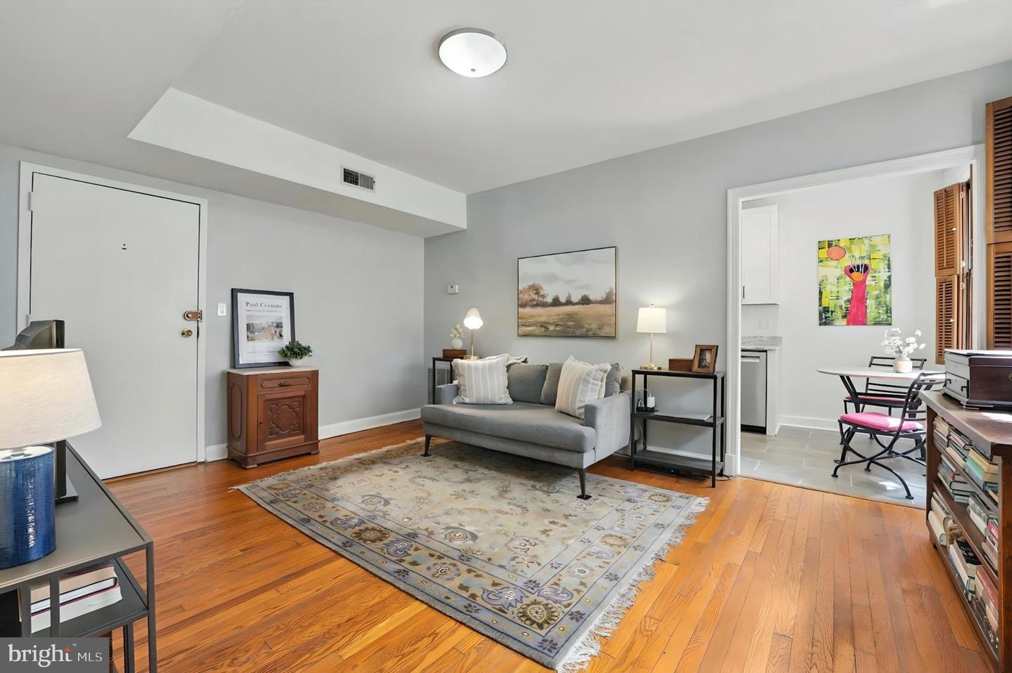 311 7TH ST NE #5, WASHINGTON, District Of Columbia 20002, 2 Bedrooms Bedrooms, ,1 BathroomBathrooms,Residential,For sale,311 7TH ST NE #5,DCDC2199192 MLS # DCDC2199192