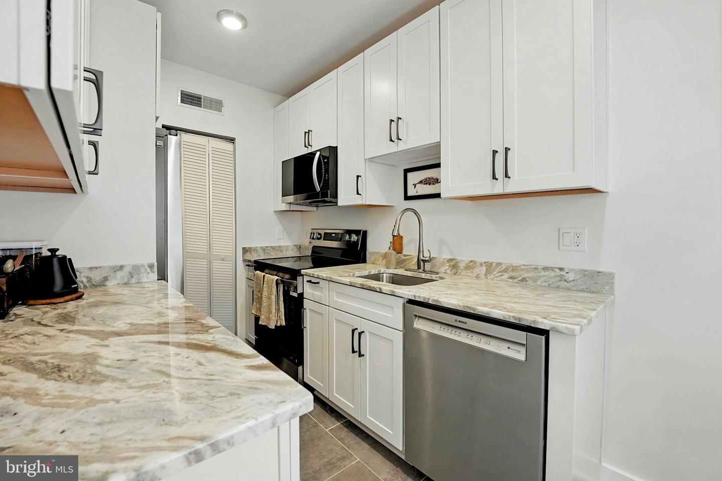 311 7TH ST NE #5, WASHINGTON, District Of Columbia 20002, 2 Bedrooms Bedrooms, ,1 BathroomBathrooms,Residential,For sale,311 7TH ST NE #5,DCDC2199192 MLS # DCDC2199192