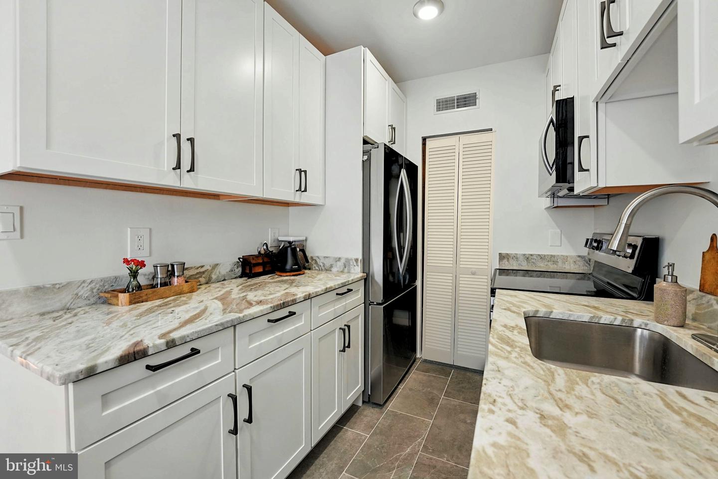 311 7TH ST NE #5, WASHINGTON, District Of Columbia 20002, 2 Bedrooms Bedrooms, ,1 BathroomBathrooms,Residential,For sale,311 7TH ST NE #5,DCDC2199192 MLS # DCDC2199192