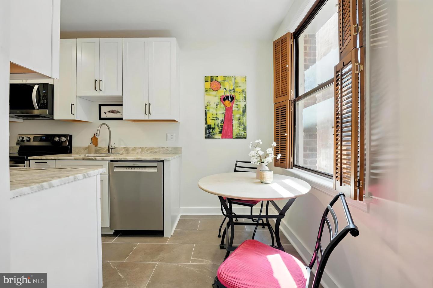 311 7TH ST NE #5, WASHINGTON, District Of Columbia 20002, 2 Bedrooms Bedrooms, ,1 BathroomBathrooms,Residential,For sale,311 7TH ST NE #5,DCDC2199192 MLS # DCDC2199192