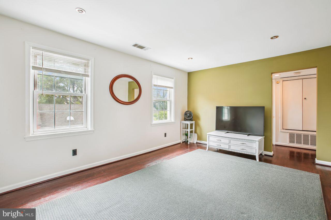 2015 37TH ST SE #301, WASHINGTON, District Of Columbia 20020, 2 Bedrooms Bedrooms, ,1 BathroomBathrooms,Residential,For sale,2015 37TH ST SE #301,DCDC2199132 MLS # DCDC2199132