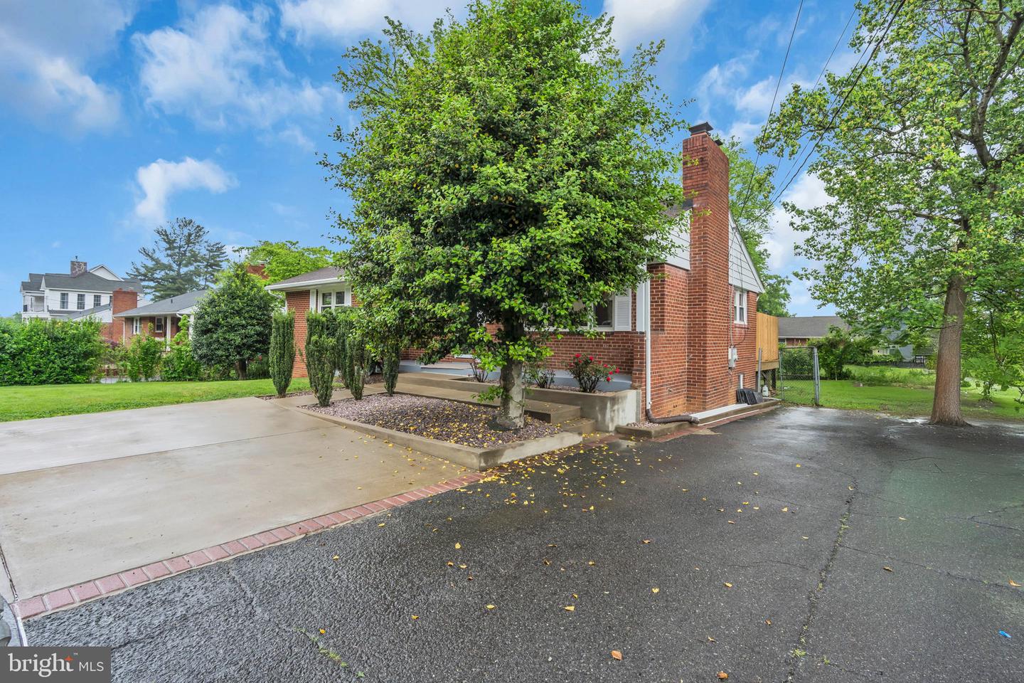 6809 BRADDOCK RD, SPRINGFIELD, Virginia 22151, 4 Bedrooms Bedrooms, ,3 BathroomsBathrooms,Residential,For sale,6809 BRADDOCK RD,VAFX2239036 MLS # VAFX2239036