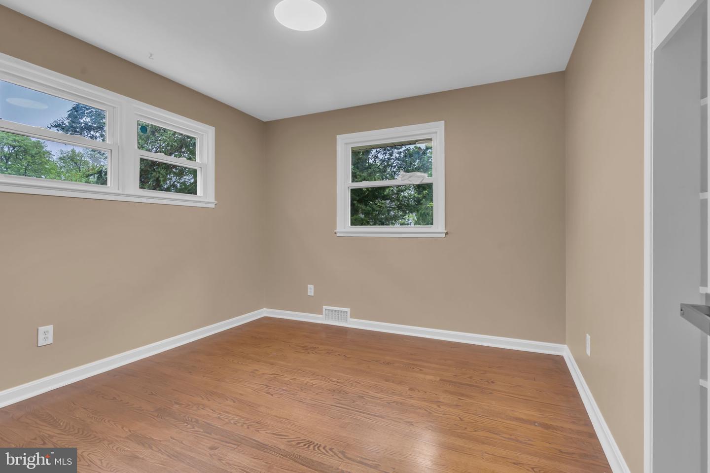 6809 BRADDOCK RD, SPRINGFIELD, Virginia 22151, 4 Bedrooms Bedrooms, ,3 BathroomsBathrooms,Residential,For sale,6809 BRADDOCK RD,VAFX2239036 MLS # VAFX2239036